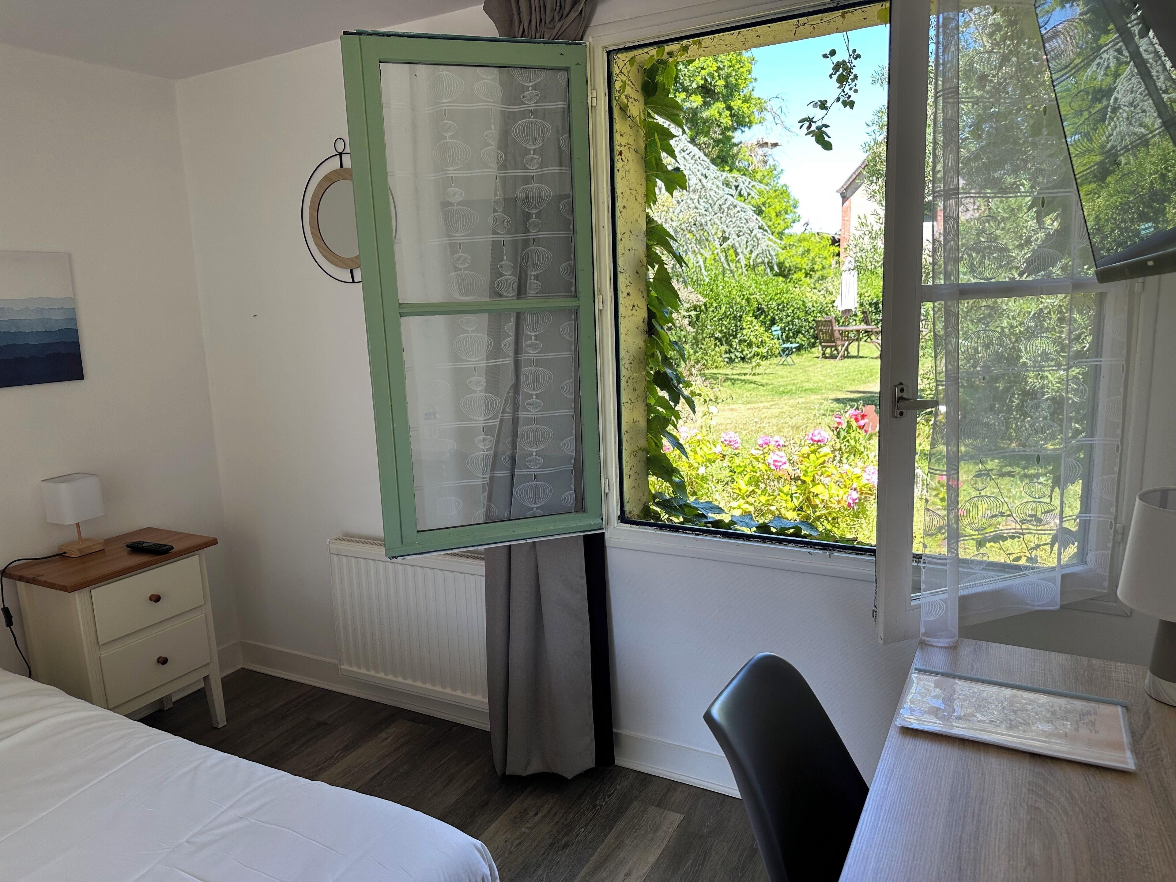 comfort double room, 1 double bed | desk, soundproofing, free wifi, bed sheets