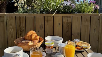 Petit déjeuner buffet servi tous les jours en supplément