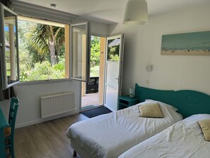 Kamar Twin Superior, 2 Tempat Tidur Twin | Meja kerja, kedap suara, Wi-Fi gratis, dan seprai linen