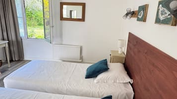 Comfort Twin Room | Desk, soundproofing, free WiFi, bed sheets