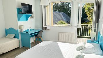 Quarto casal superior, 1 cama Queen | Escrivaninha, quartos à prova de som, Wi-Fi de cortesia, roupa de cama
