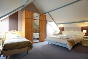 Bureau, chambres insonorisées, lits bébé (gratuits), Wi-Fi gratuit