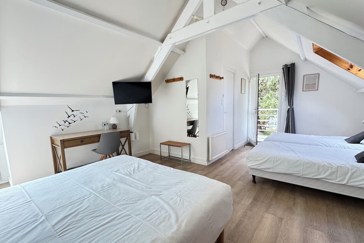 Bureau, chambres insonorisées, Wi-Fi gratuit, draps fournis