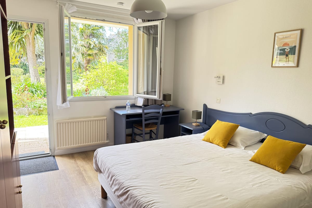 Bureau, chambres insonorisées, Wi-Fi gratuit, draps fournis