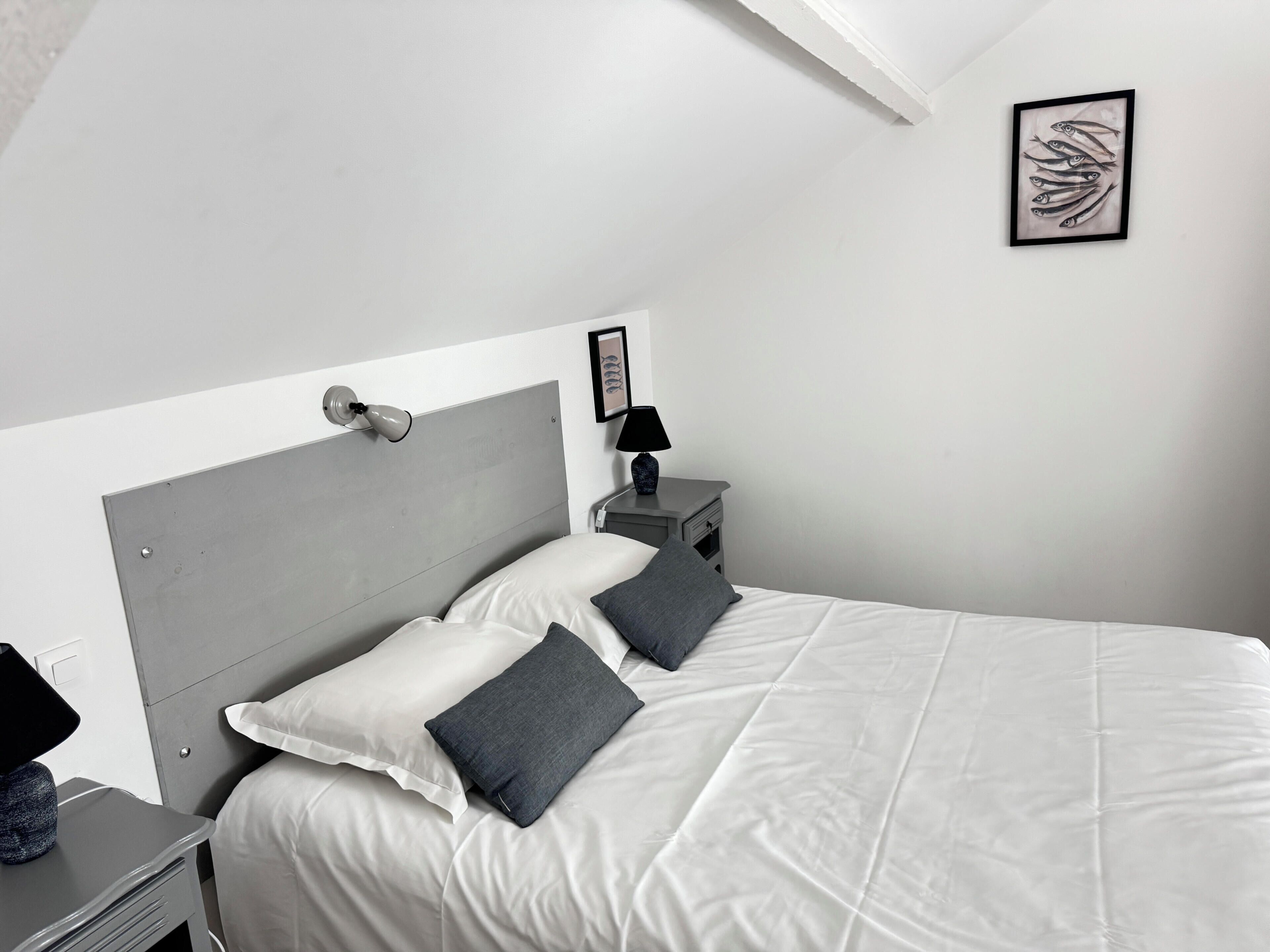 Economy Double Room, 1 Double Bed | Desk, soundproofing, free WiFi, bed sheets