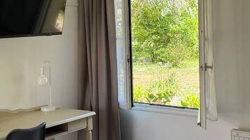 Comfort Twin Room | Desk, soundproofing, free WiFi, bed sheets