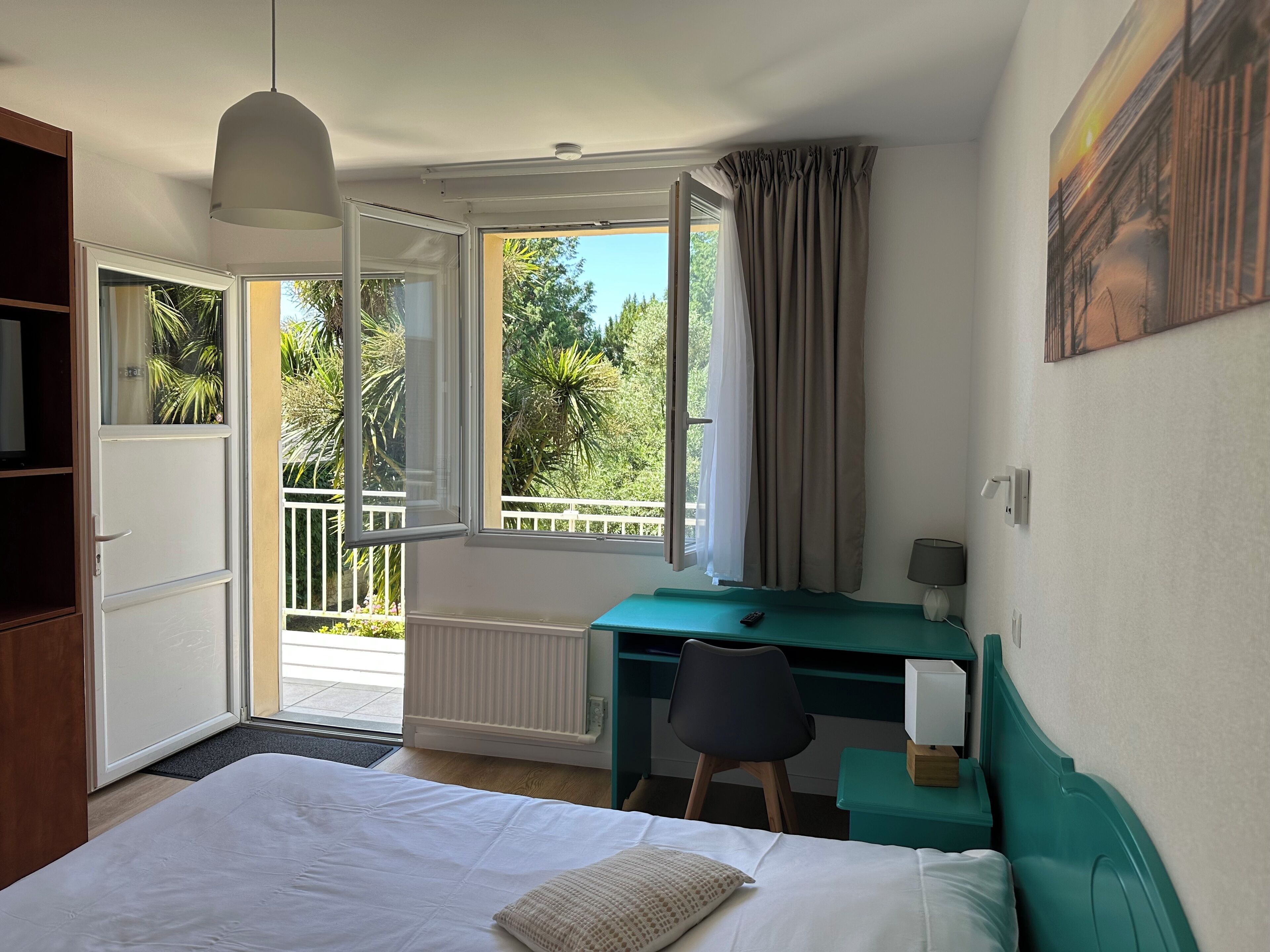 Habitación doble superior, 1 cama Queen size | Escritorio, insonorización, wifi gratis y ropa de cama 