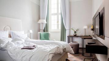 1 bedroom, minibar, in-room safe, desk