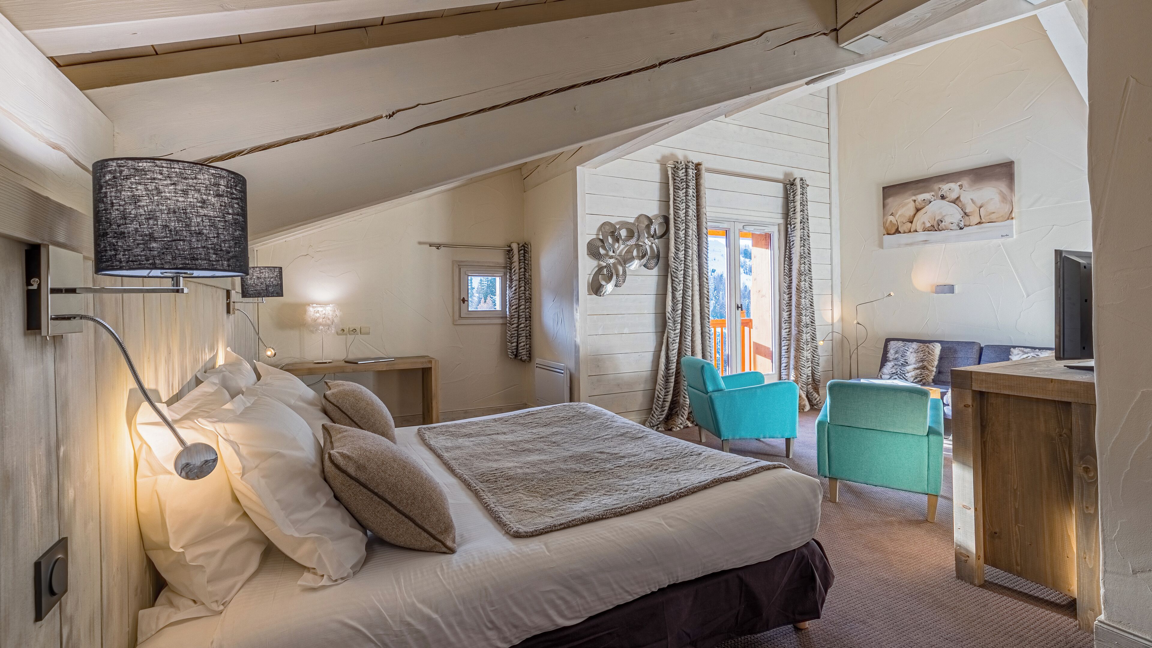 Sengetøy av topp kvalitet, safe på rommet, skrivebord og lydisolert