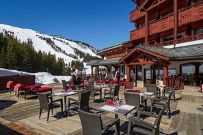 Outdoor dining - Hôtel Le Carlina by Les Etincelles (La Plagne-Tarentaise)