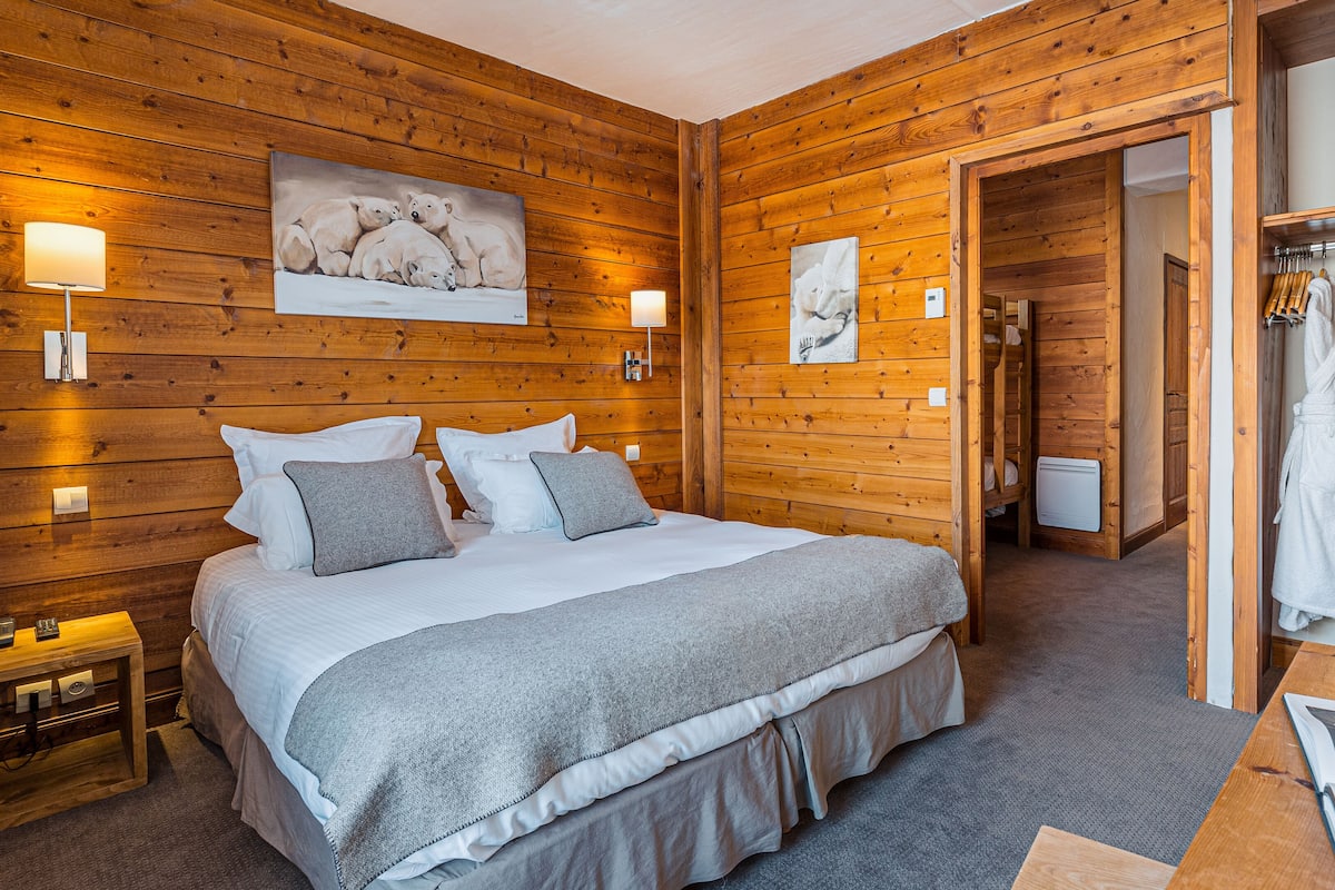 Family Room | 1 bedroom, premium bedding, in-room safe, desk