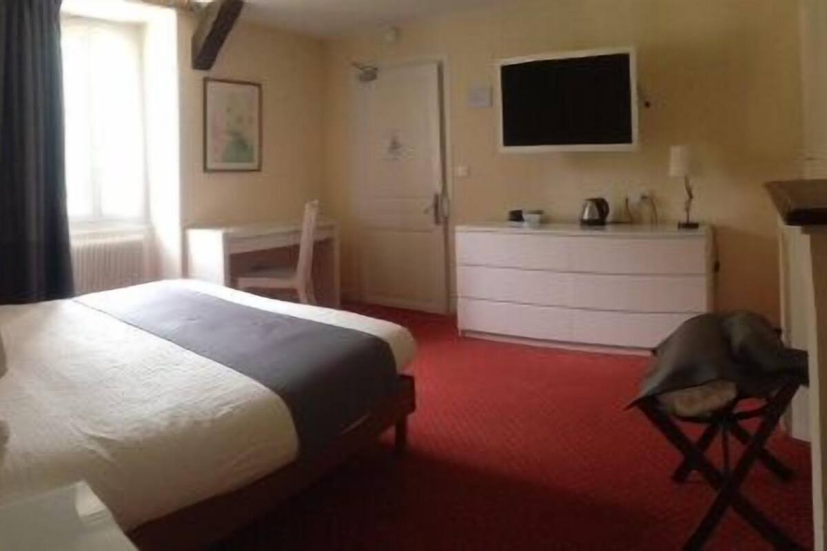 comfort triple room | desk, free wifi, bed sheets