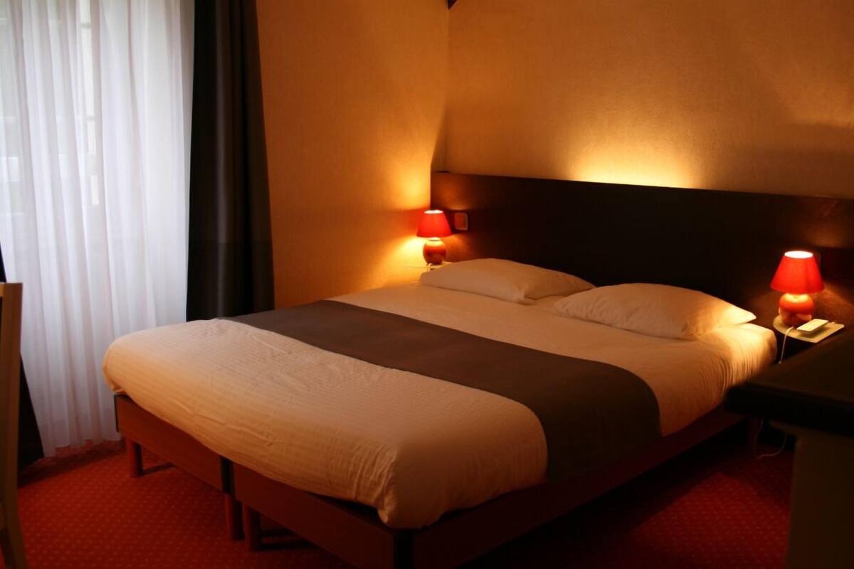 Standard Single Room (Pavillon ) | Desk, WiFi (free), bed sheets