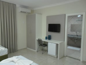 Suite (Master) | Living area