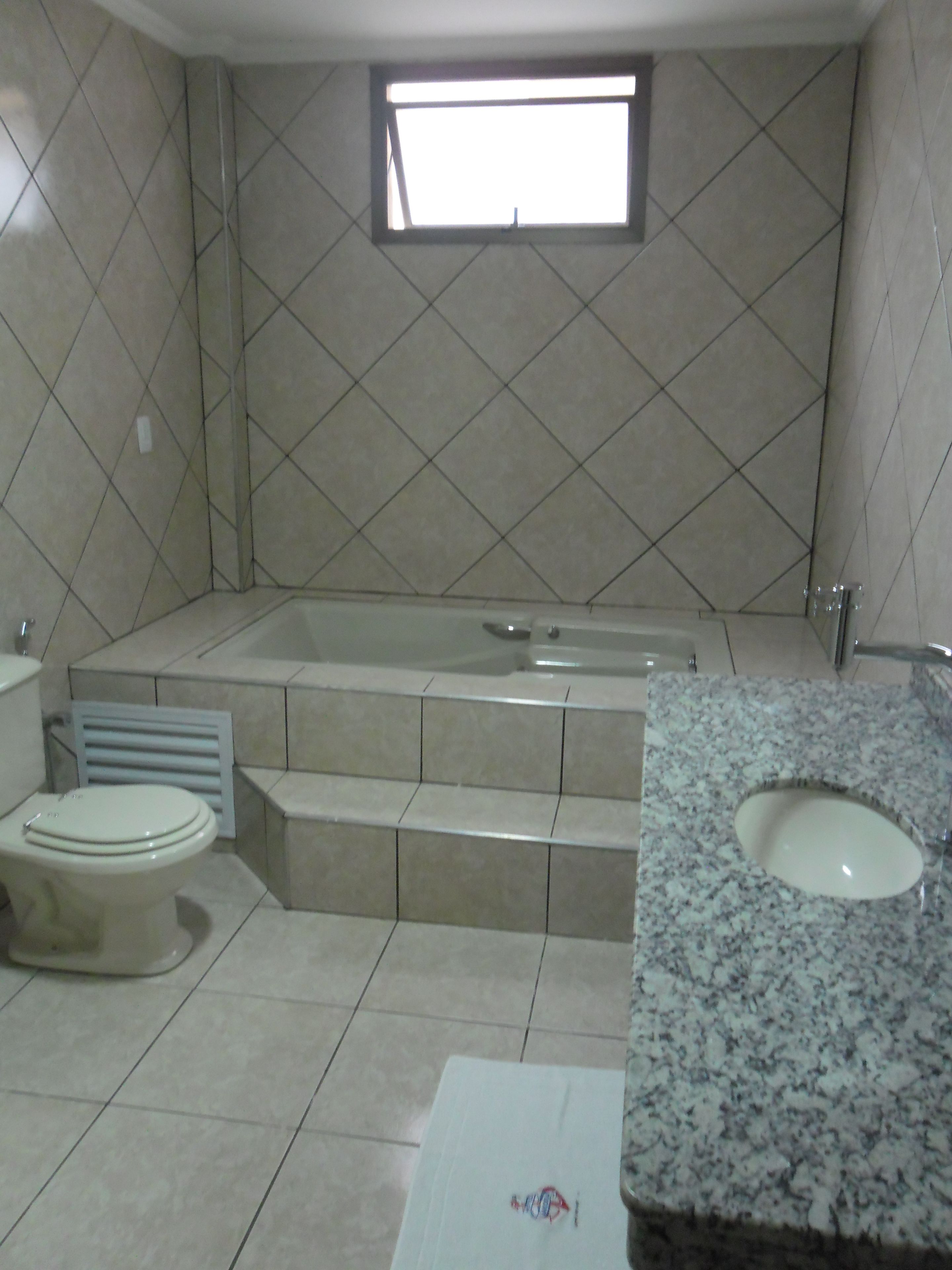 Suite (Master) | Deep soaking bathtub