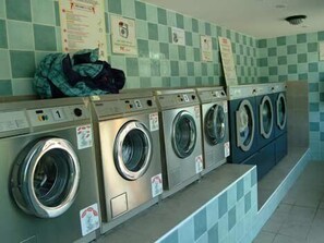 Laundry room - Camping Douce Quietude (ST RAPHAEL)
