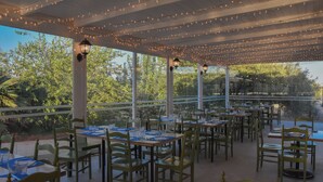 3 restauranter: lunsj og middag serveres