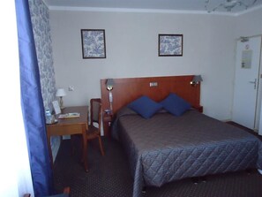 Desk, free WiFi - Hotel Royal Residence (Paris)