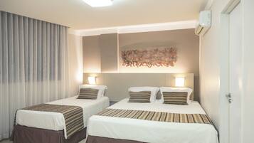 Triplo Casal Familia | Frigobar, cofres nos quartos, escrivaninha, Wi-Fi de cortesia