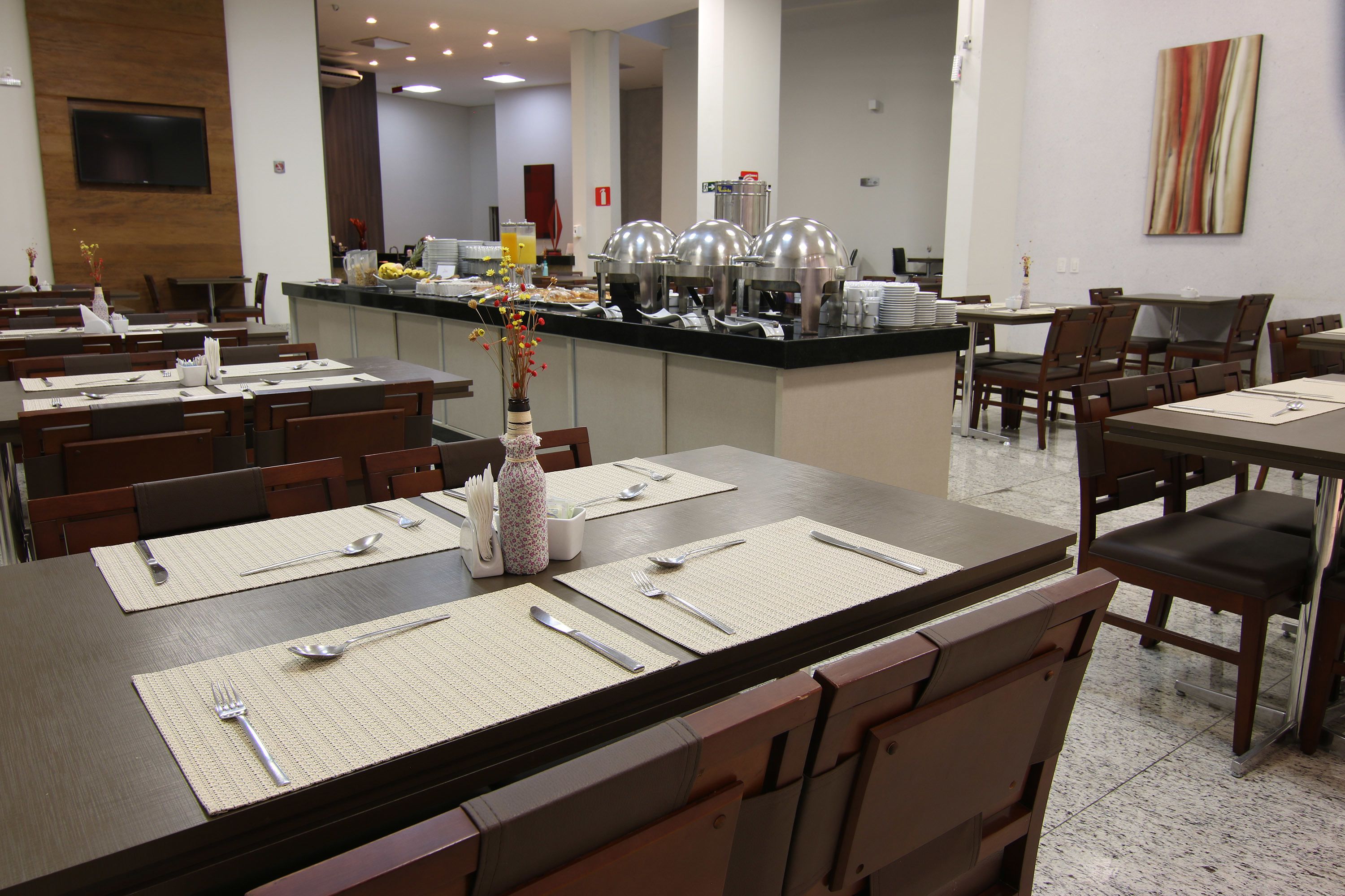 breakfast, lunch and dinner served