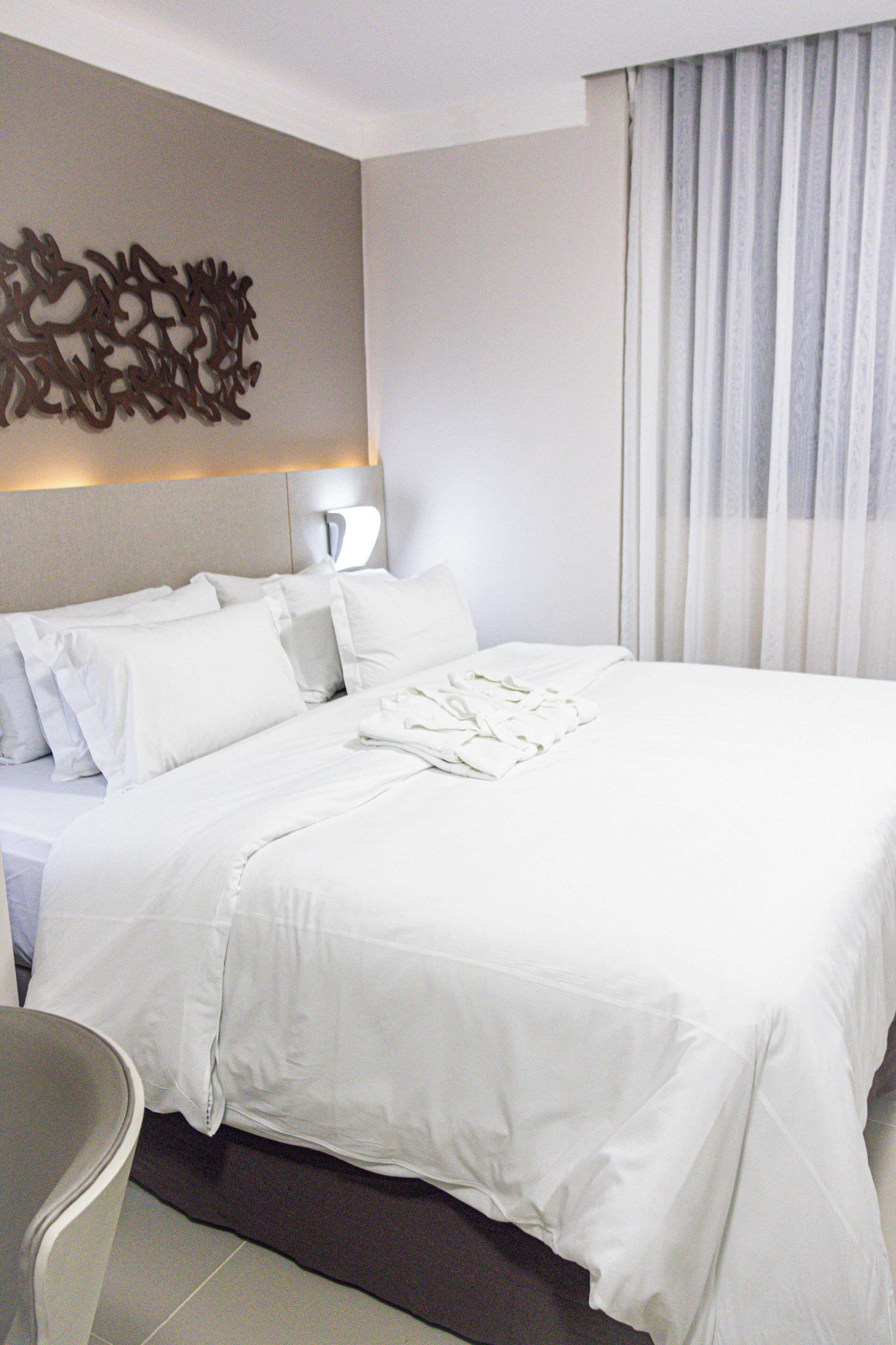 奢华开间套房 | 迷你吧、客房内保险箱、办公桌、免费 WiFi