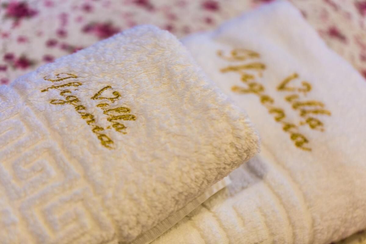 bathtub, free toiletries, hair dryer, towels