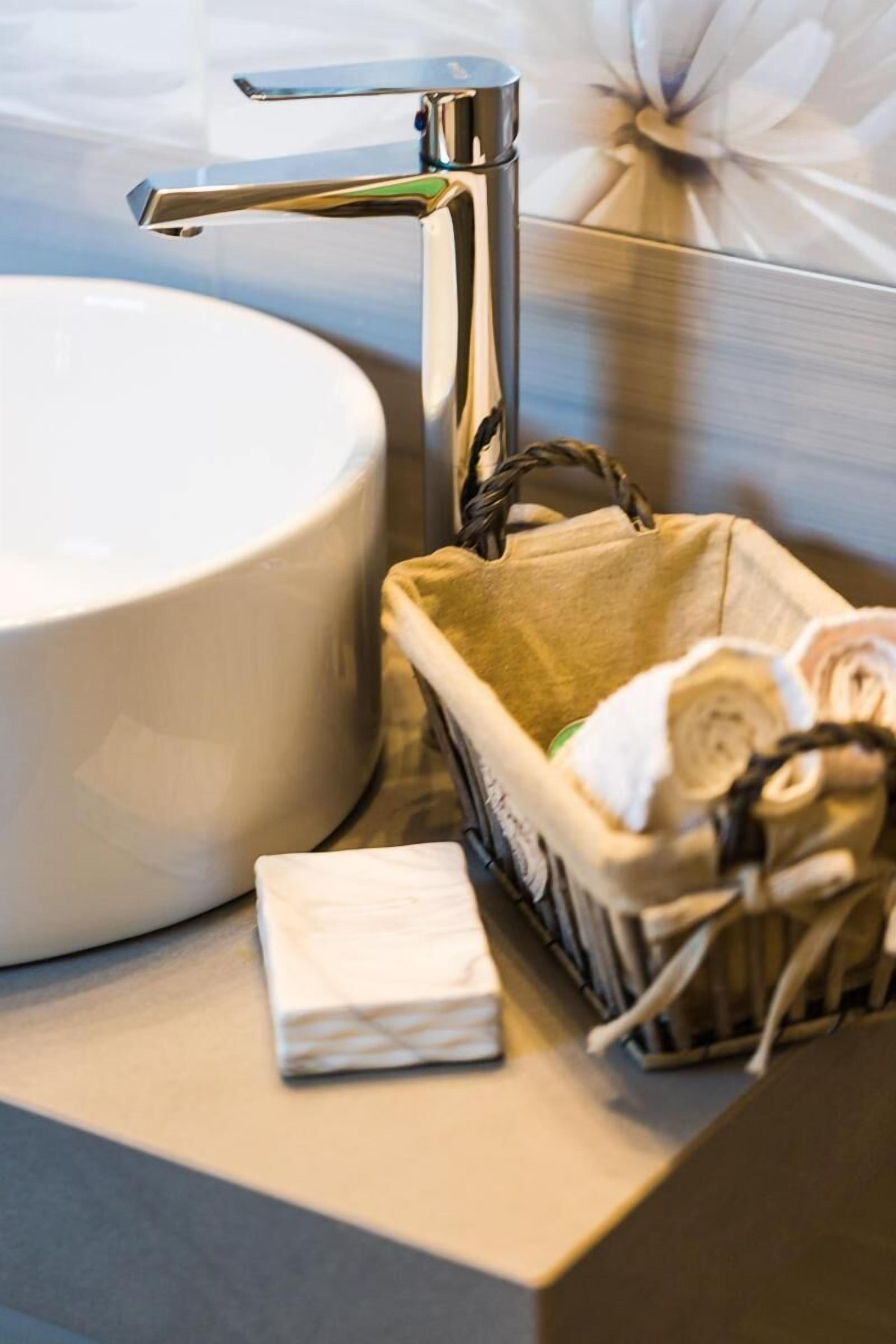 bathtub, free toiletries, hair dryer, towels