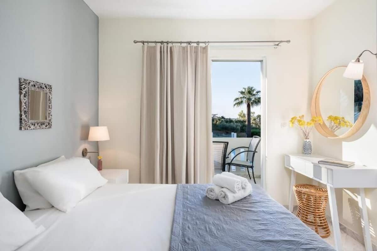 in-room safe, individually decorated, individually furnished, desk