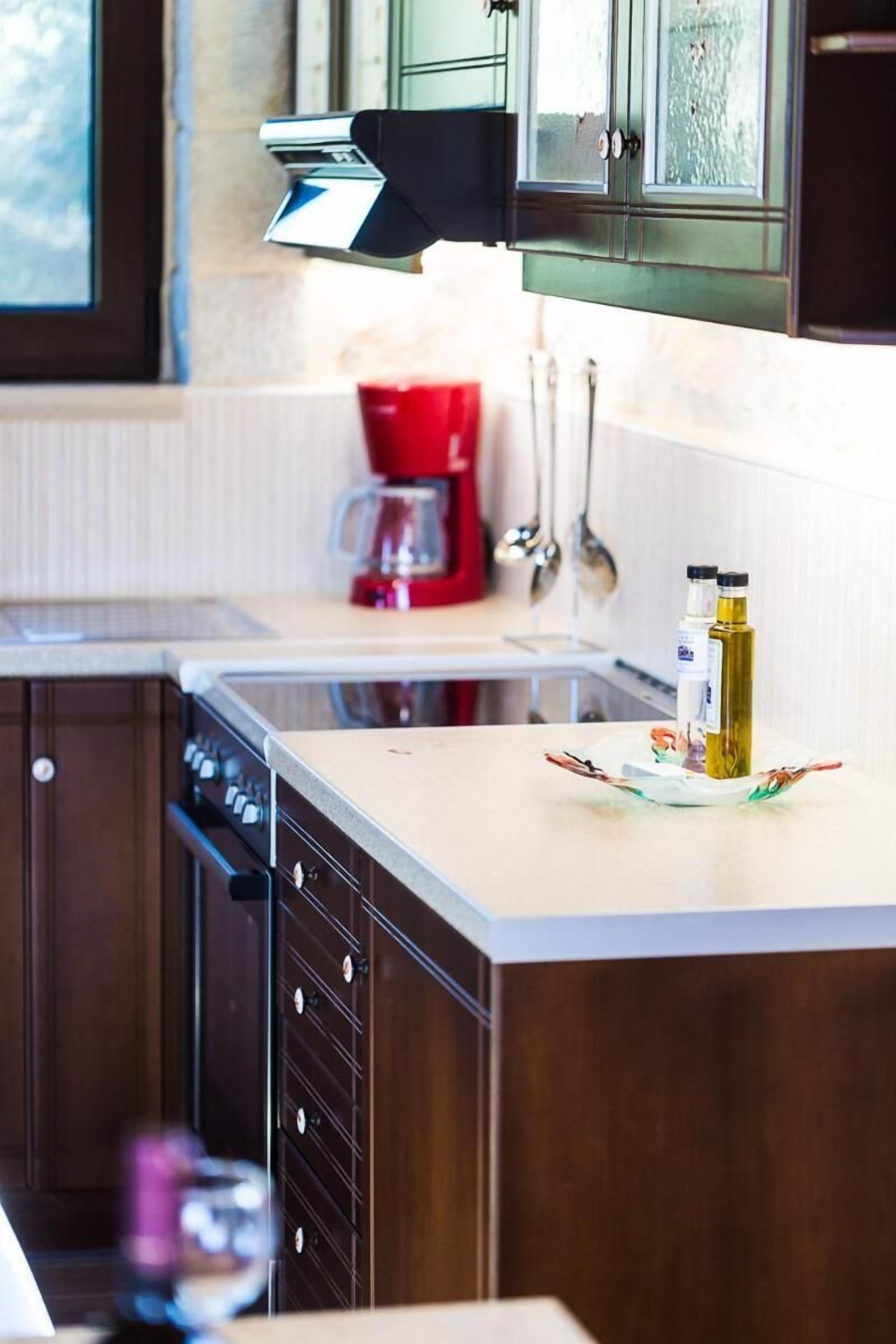 fridge, stovetop, coffee/tea maker, electric kettle