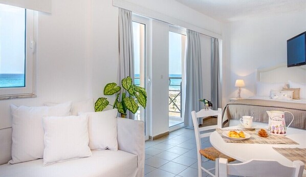 In-room safe, desk, laptop workspace, iron/ironing board - Aqua Marine (Kissamos)