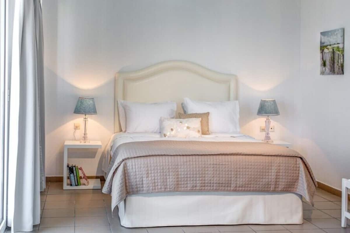 Double Room | In-room safe, desk, laptop workspace, iron/ironing board