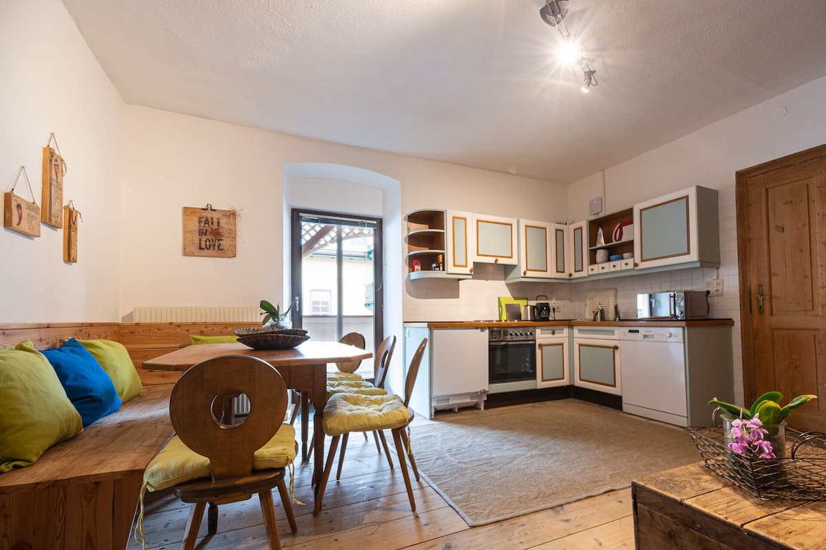 basic apartment, 1 bedroom, balcony, courtyard view (fettnäpfchen) | private kitchen | fridge, microwave, coffee/tea maker, electric kettle