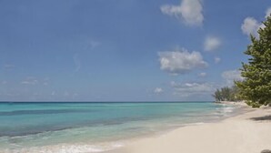 Unclassified image, 4 of 14, button - Seaforth Barbados (Worthing)