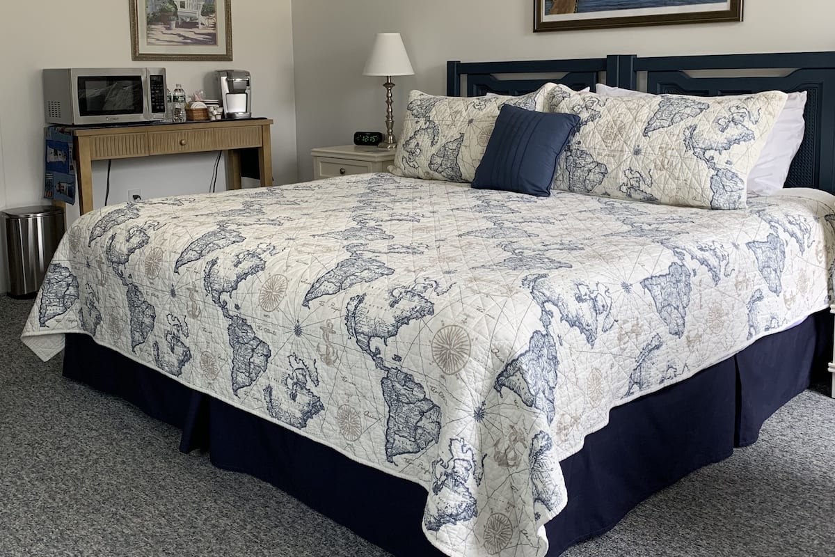 Coronado Room | Decoración individual, mobiliario individual, wifi gratis y ropa de cama