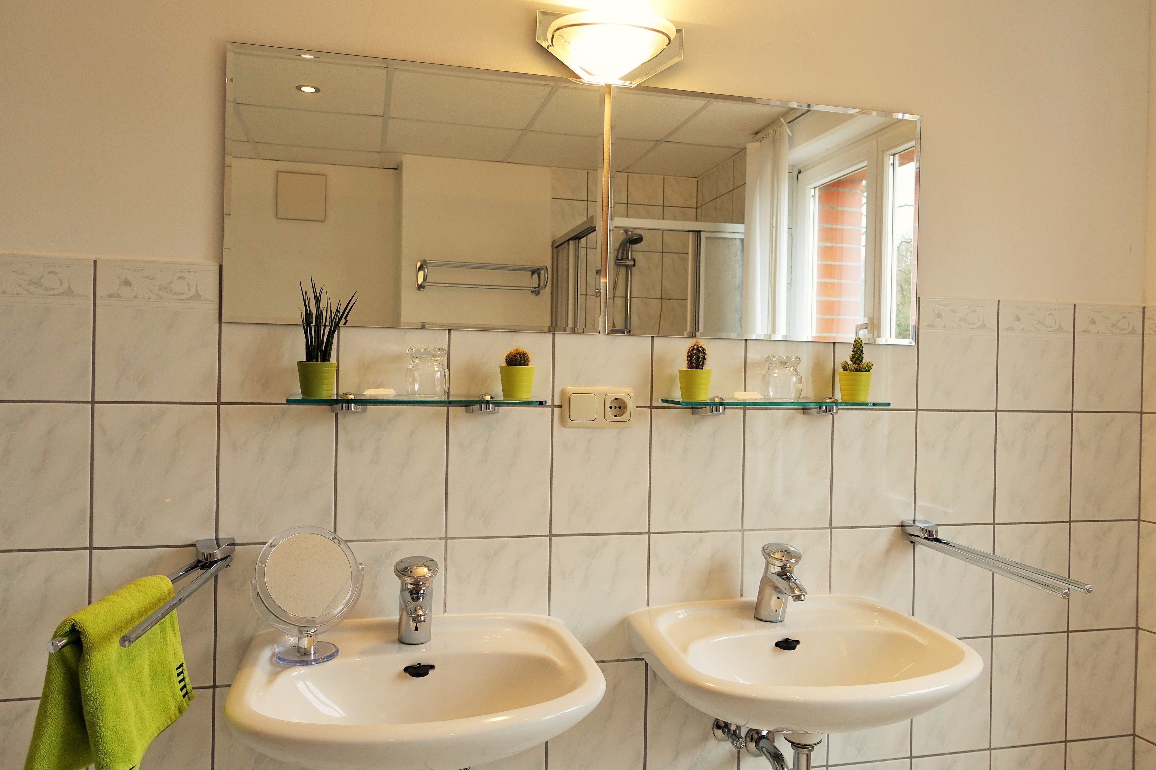 suite | bathroom sink