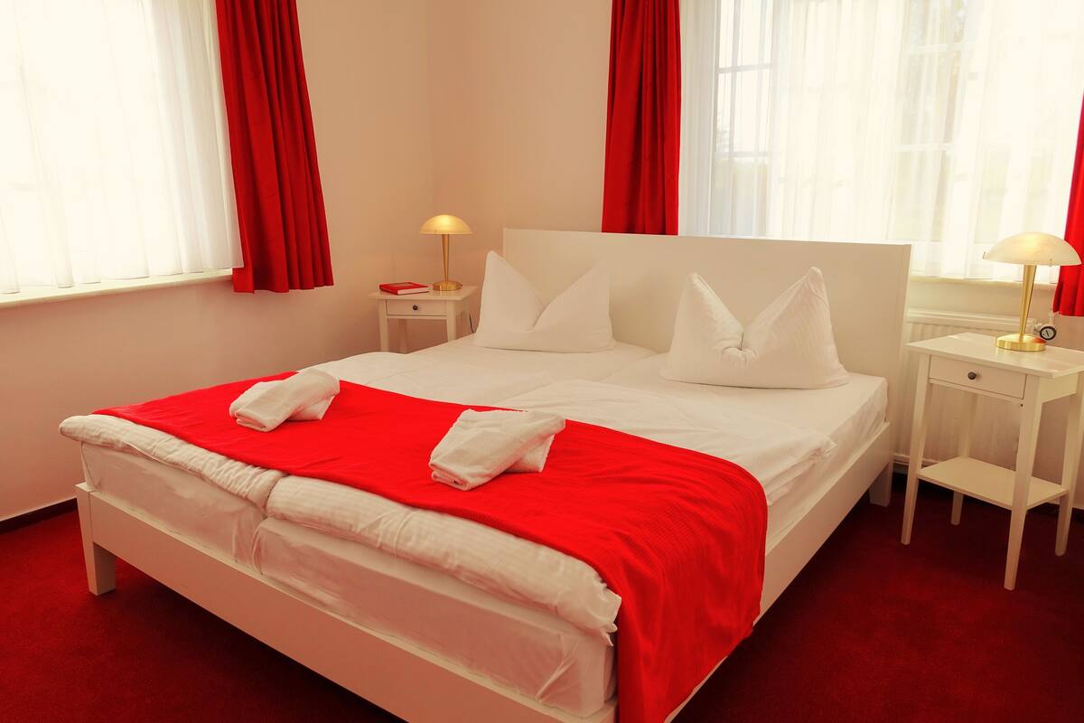 Double Room | Desk, free cribs/infant beds, rollaway beds, free WiFi