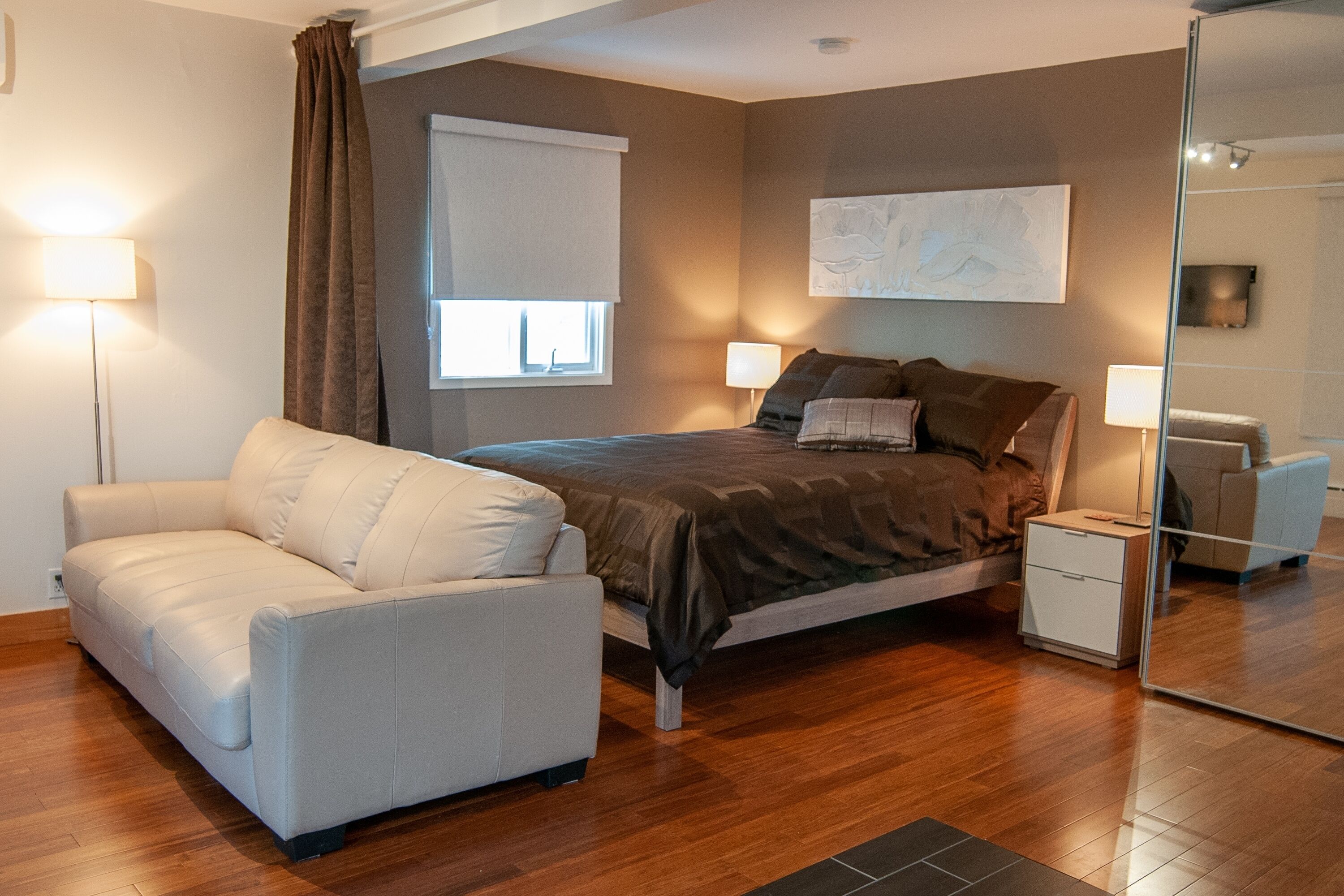 Estudio urbano, 1 cama Queen size | Cocina privada | Refrigerador con congelador, microondas y parrilla de estufa 