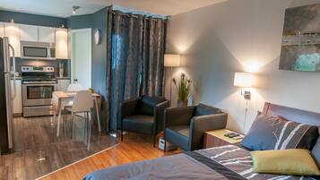Studio, 1 Queen Bed
