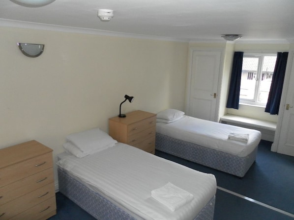 4 habitaciones, tabla de planchar con plancha y wifi gratis