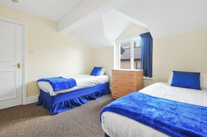 Casa de ciudad estándar, 4 habitaciones | 4 habitaciones, tabla de planchar con plancha y wifi gratis