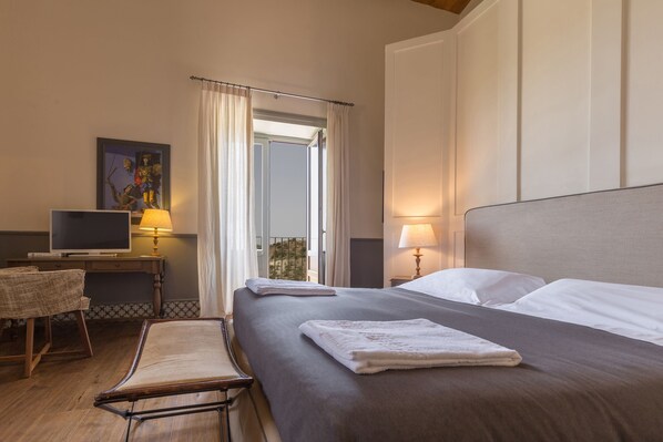 Premium bedding, minibar, in-room safe, desk