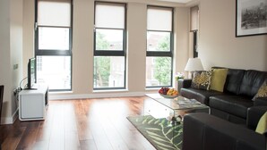 Executive Apartment, 1 Bedroom | Living area - Victoria One (London)