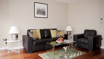 Executive Apartment, 1 Bedroom | Living area | Flat-screen TV