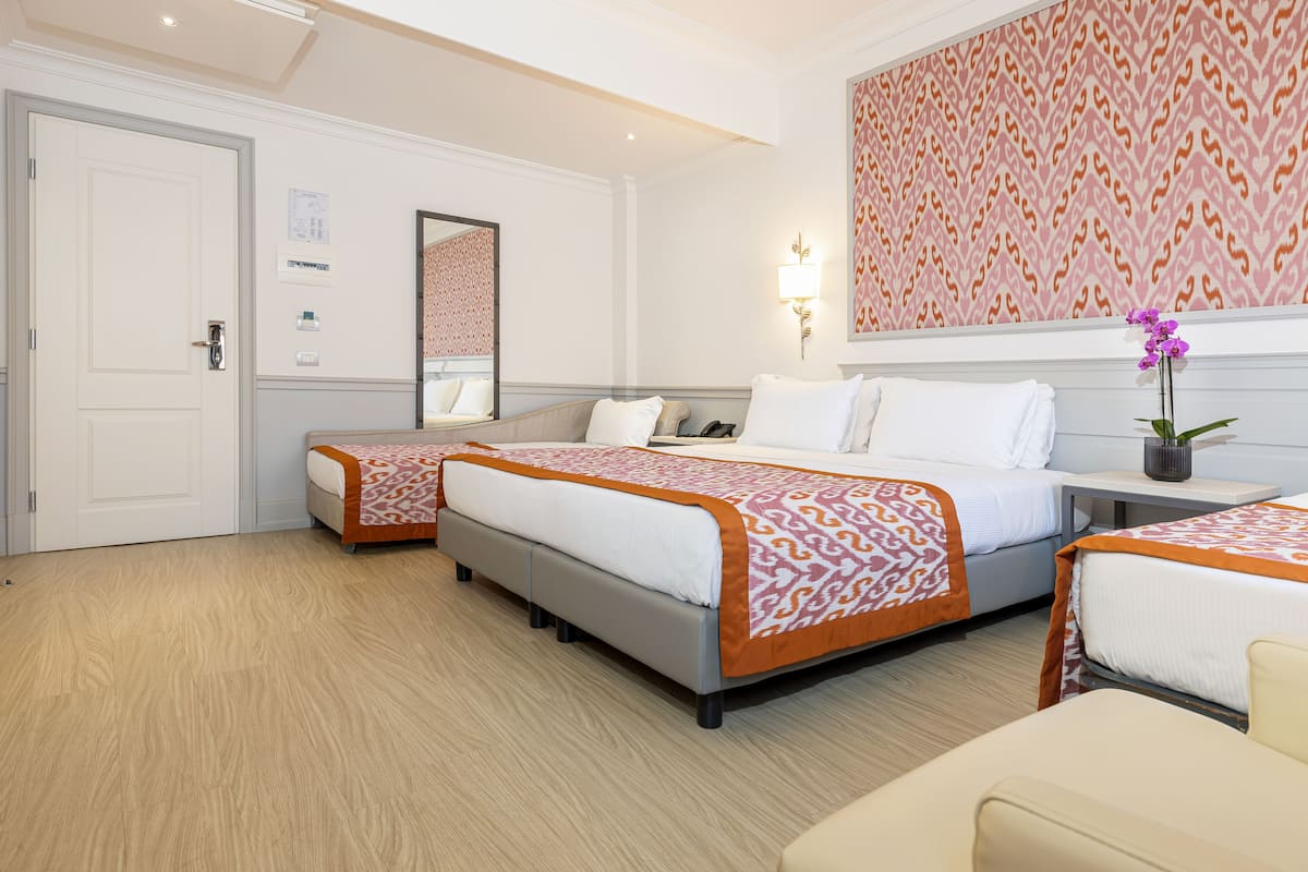 Quadruple Room | Minibar, in-room safe, desk, soundproofing