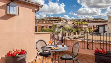 Habitación cuádruple | Vistas del balcón