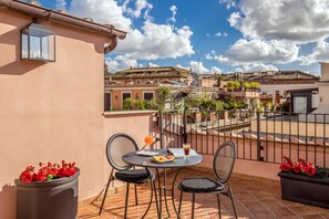 Quadruple Room | Balcony view - Hotel della Conciliazione (Rome)