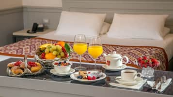 Daily full breakfast (EUR 10 per person)