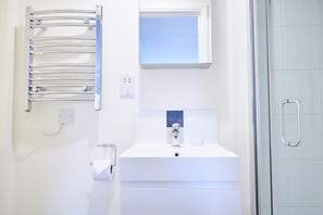 Hair dryer, towels - Access Kensington Olympia (London)