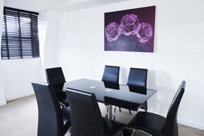 In-room dining - Access Kensington Olympia (London)