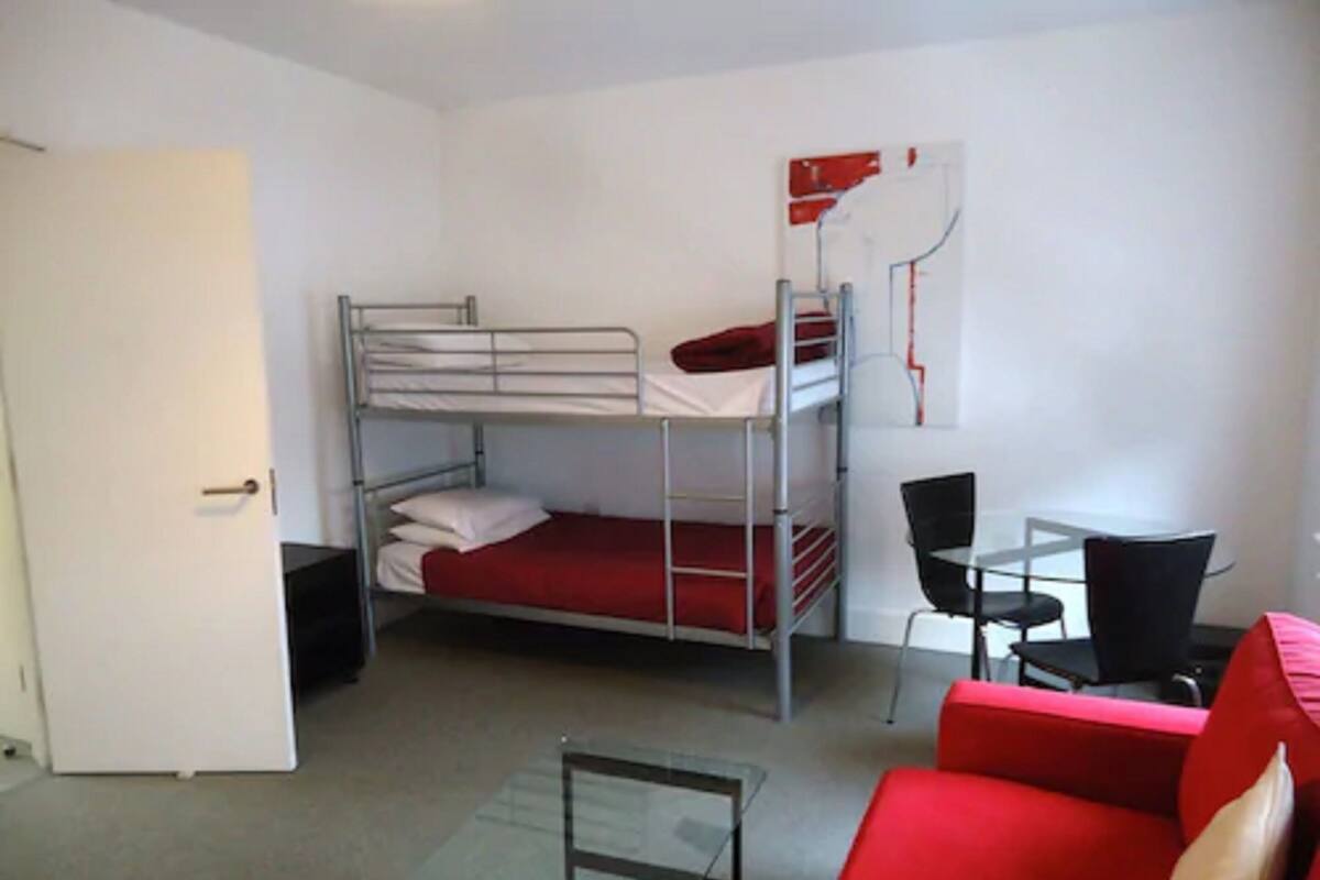 Standard Studio | Iron/ironing board, WiFi (free), bed sheets